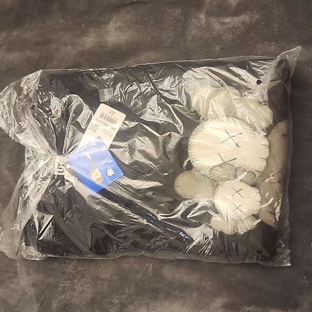 Uniqlo X Kaws